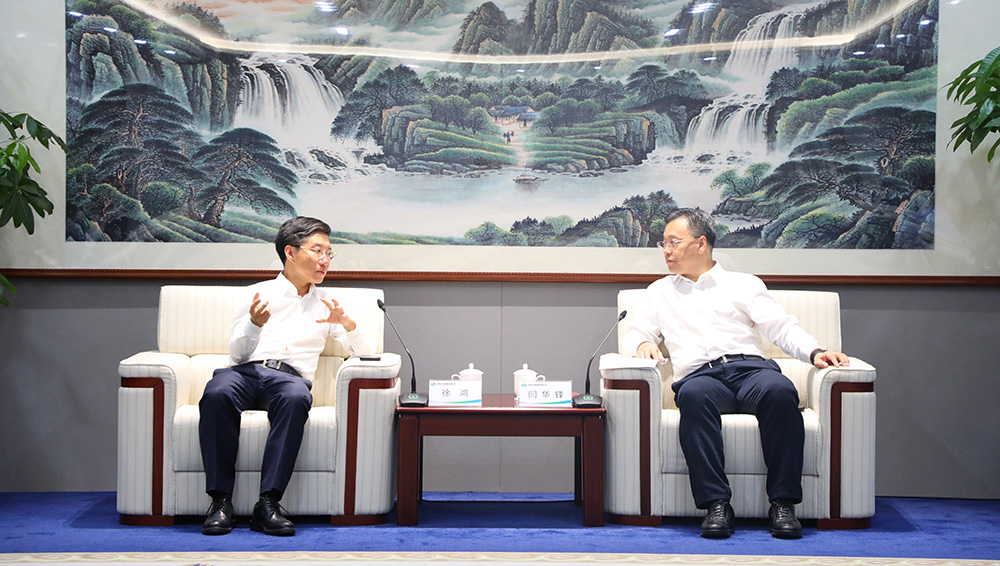 徐鸿与中国电气装备党委副书记、总经理闫华锋举行工作会谈